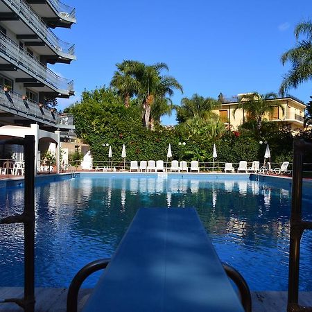Wave Hotel Ачиреале Экстерьер фото