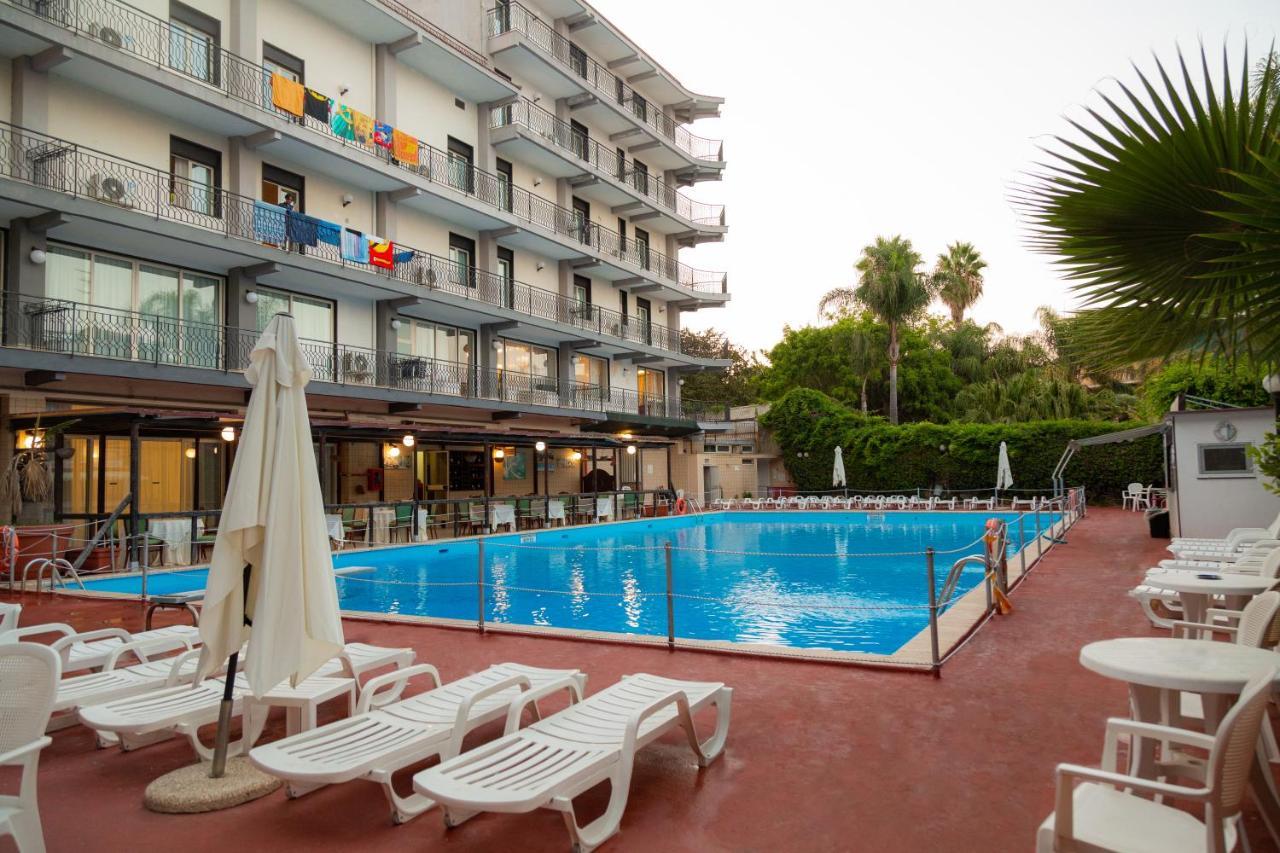 Wave Hotel Ачиреале Экстерьер фото