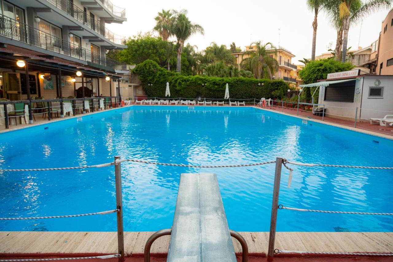 Wave Hotel Ачиреале Экстерьер фото