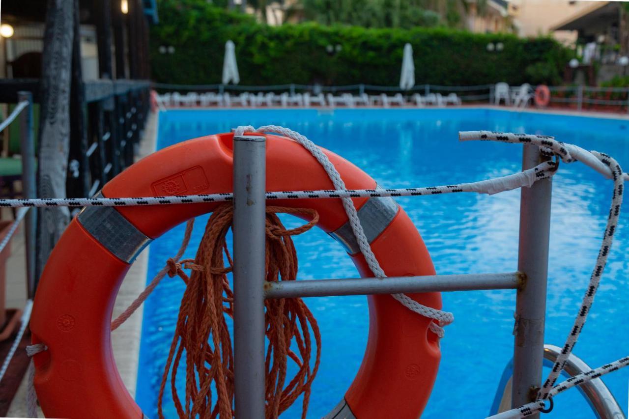 Wave Hotel Ачиреале Экстерьер фото