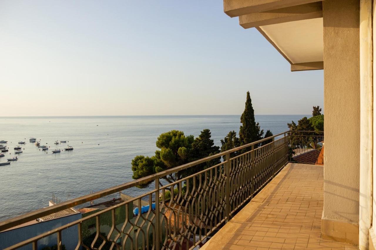 Wave Hotel Ачиреале Экстерьер фото