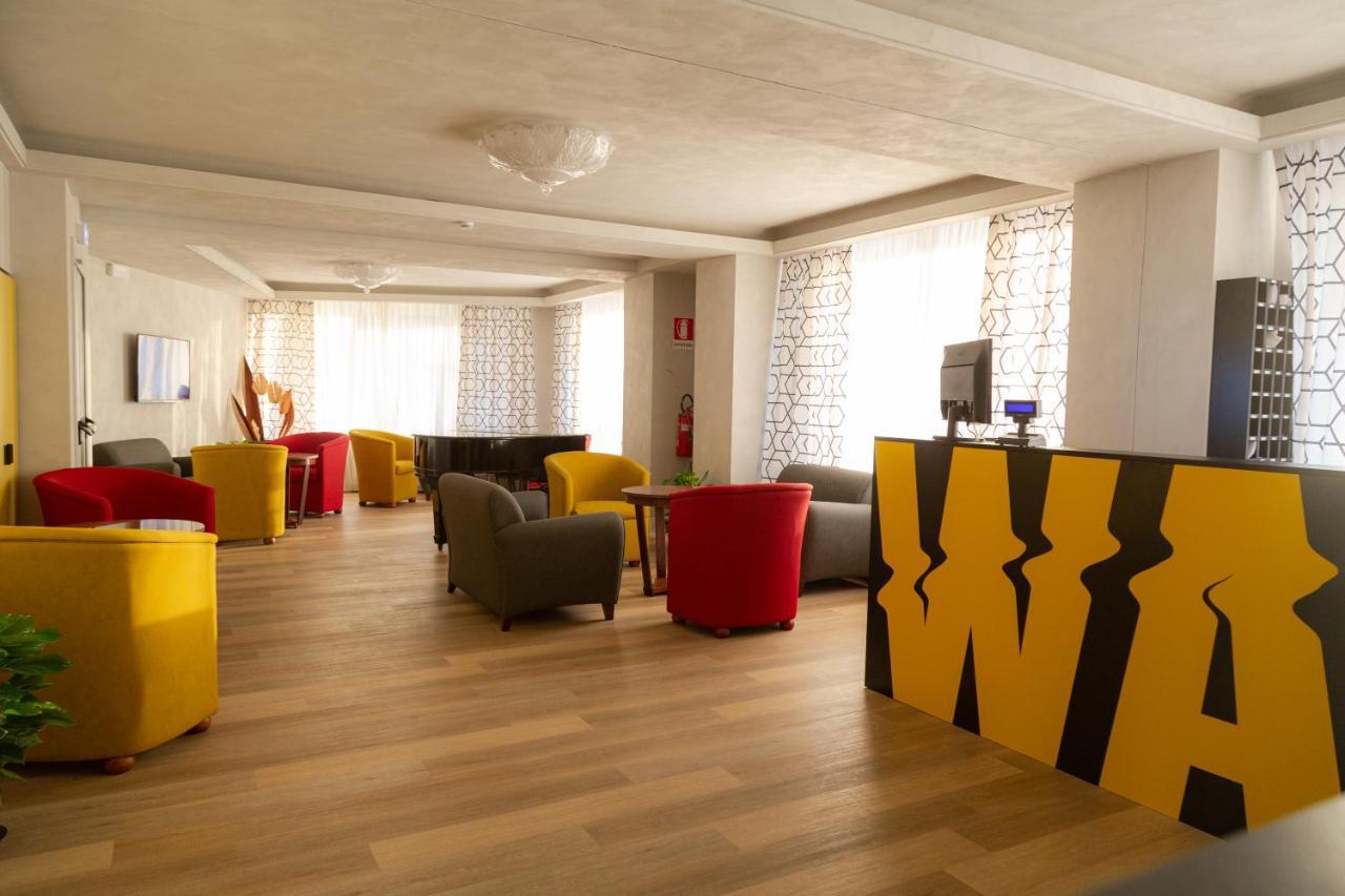 Wave Hotel Ачиреале Экстерьер фото