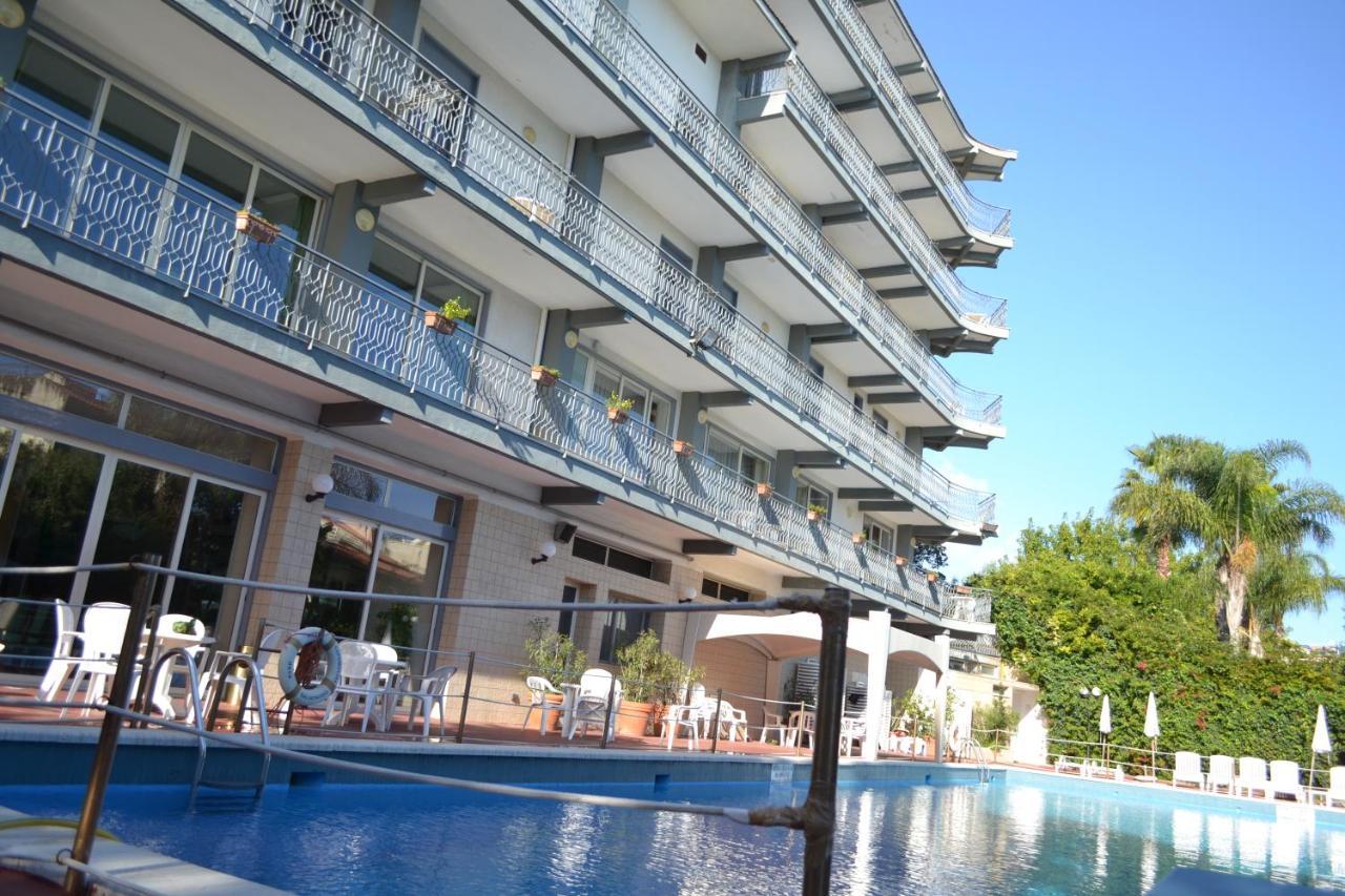 Wave Hotel Ачиреале Экстерьер фото