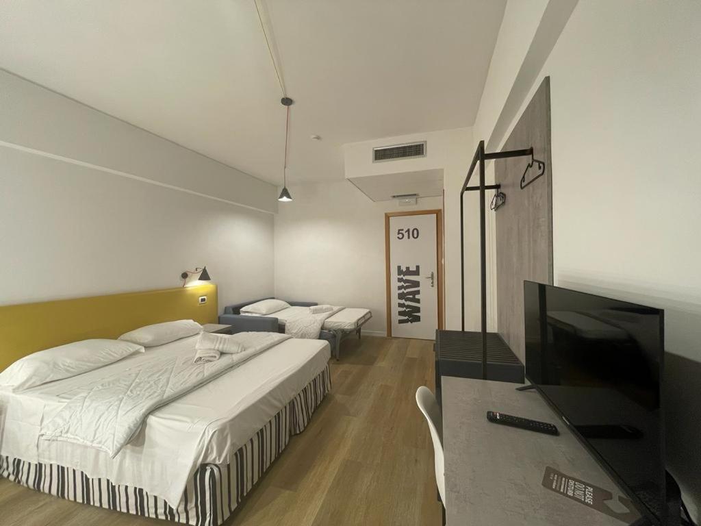 Wave Hotel Ачиреале Экстерьер фото