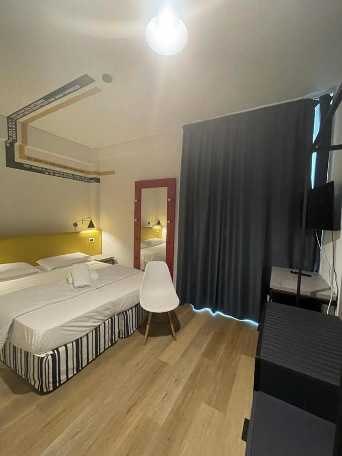 Wave Hotel Ачиреале Экстерьер фото