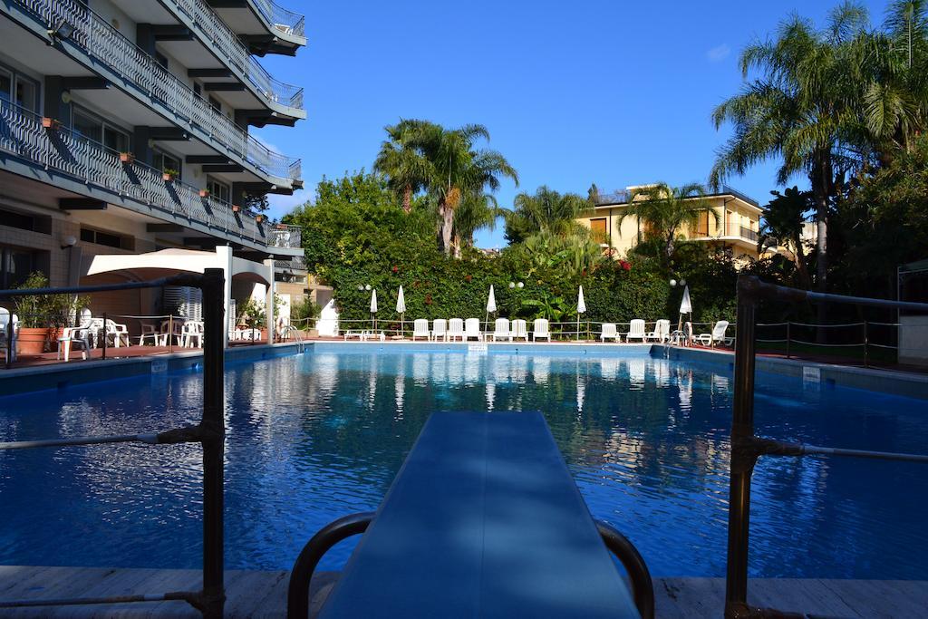 Wave Hotel Ачиреале Экстерьер фото